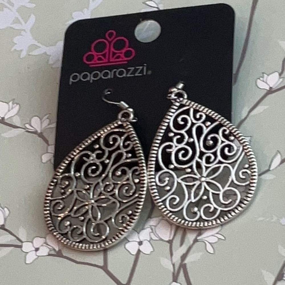 ❄️ Paparazzi | Silver Swirl Teardrop Earrings Boho Shabby Chic